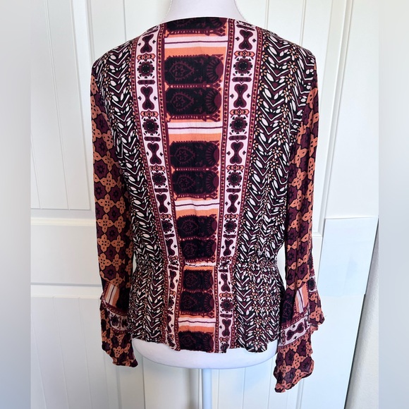 Free People Rosalie Bell Sleeve Faux
Wrap Top Sz Medium - Picture 7 of 12